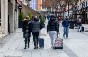 ep archivo   turistas en la calle arenal a 8 de febrero de 2026 en madrid espana