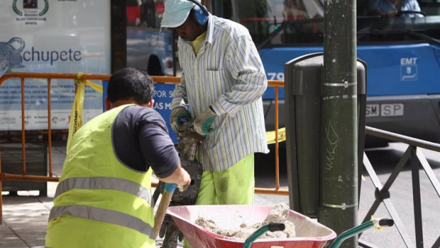 ep archivo   un hombre trabajando