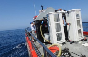 ep barco contratadola limpiezalas microalgas