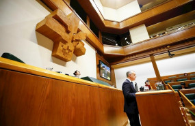 ep el lehendakari inigo urkullu interviene en el pleno de control en el parlamento vasco