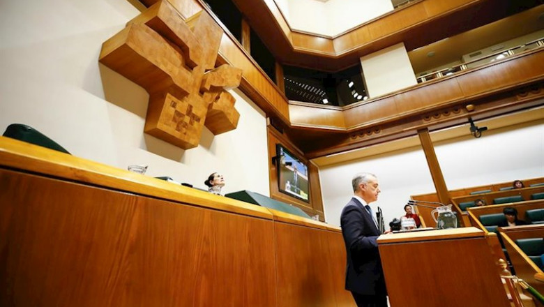 ep el lehendakari inigo urkullu interviene en el pleno de control en el parlamento vasco