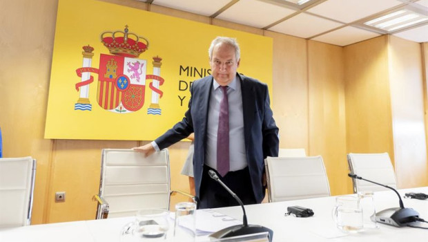 ep el ministro de industria y turismo jordi hereu junto a el ceo de airbus guillame faury preside ep el ministro de industria y turismo jordi hereu junto a el ceo de airbus guillame faury preside