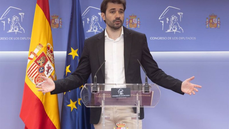 ep el portavoz de podemos en el congreso javier sanchez serna durante una rueda de prensa anterior a ep el portavoz de podemos en el congreso javier sanchez serna durante una rueda de prensa anterior a