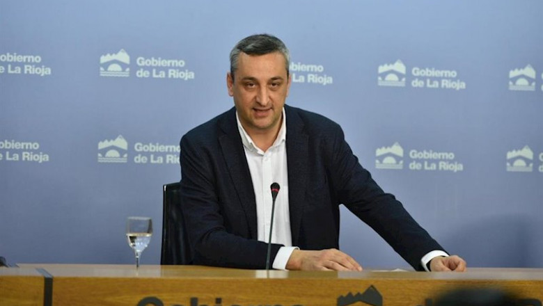 ep el portavoz del gobierno riojnao chus del rio en la comparecencia de prensa del consejo de ep el portavoz del gobierno riojnao chus del rio en la comparecencia de prensa del consejo de