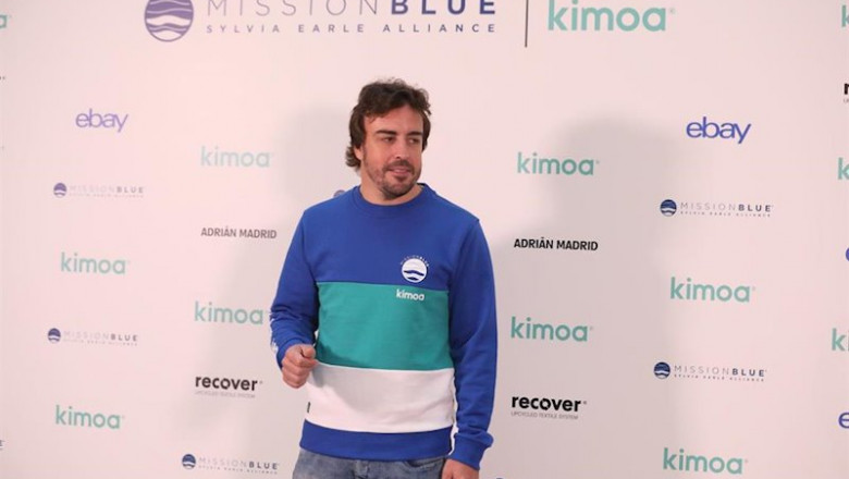 Fernando Alonso posa ante los medios, antes de la presentación del proyecto solidario 'Mission Blue x Kimoa'. | Marta Fernández Jara - Europa Press - Archivo ep fernando alonso posa ante los medios antes de la presentacion del proyecto solidario mission blue