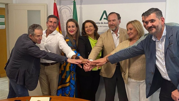 ep imagen de la reunion mantenida en huelva entre la consejera de agricultura pesca agua y