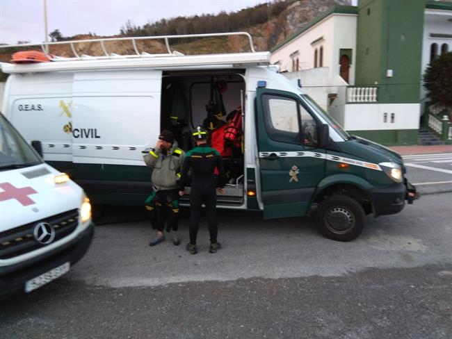 La Guardia Civil busca a un quinto migrante de una patera naufragada | GUARDIA CIVIL ep la guardia civil buscaun quinto migranteuna patera naufragada