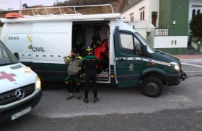 ep la guardia civil buscaun quinto migranteuna patera naufragada