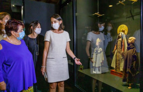 ep la ministra de industria comercio y turismo reyes maroto visita el museo de titeres francisco