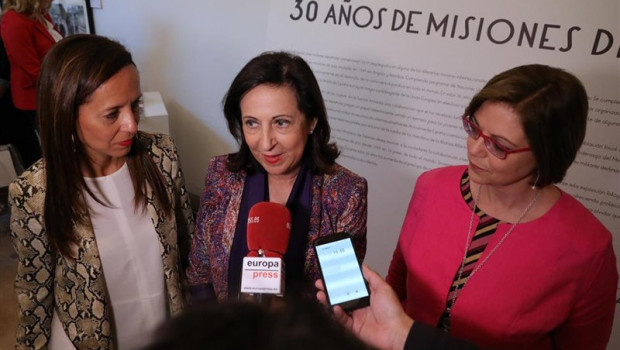 ep la presidenta de la fundacion pablo iglesias beatriz corredor i y la ministra de defensa