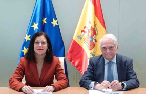 ep la presidenta y consejera delegada de cofides angela perez y el presidente de fundacion cre100do