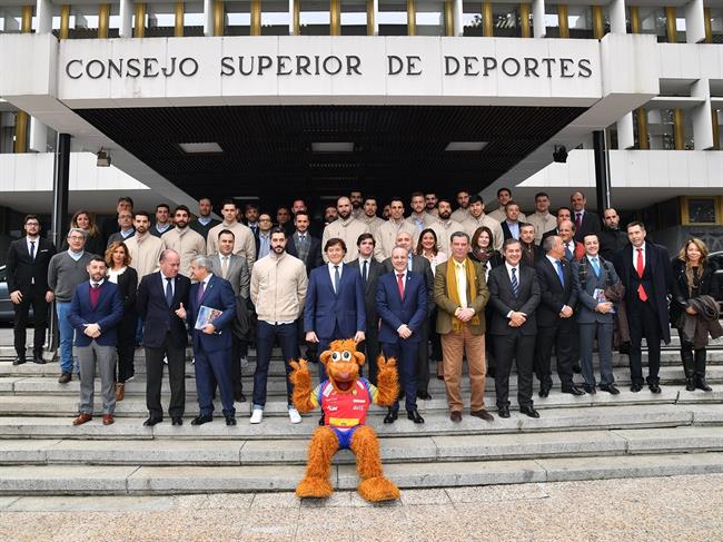 Lete preside la foto de familia con los Hispanos | PRENSA RFEBM ep lete presidefotofamilialos hispanos