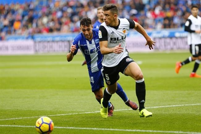 Munir pelea un balón en un Alavés-Valencia | LALIGA ep munir peleabalonun alaves-valencia
