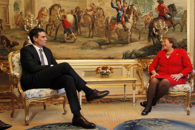 Pedro Sánchez y Michelle Bachelet se reúnen en El Pardo en 2014 | PSOE - Archivo ep pedro sanchezmichelle bacheletreunenpardo2014