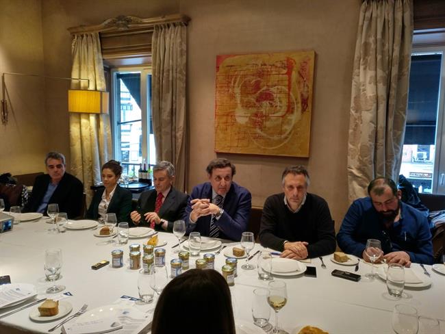 Representantes de OPAGAC y WWF presentan los resultados del FIP | OPAGAC ep representantesopagacwwf presentanresultadosfip