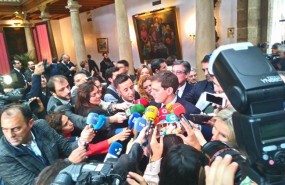 ep rivera atiendelos mediossu llegadaoviedo