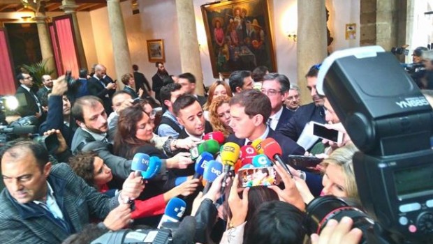 ep rivera atiendelos mediossu llegadaoviedo
