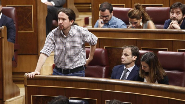 ep secretario generalpodemos pablo iglesias se abstiene durantesegundadefinitiva votacionla investiduracandidato socialistala presidenciagobiernocongresolos diputados dandotantoinvestidurafallida