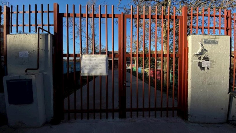 Un colegio de Madrid, cerrado por las medidas contra el coronavirus. | Eduardo Parra - Europa Press ep un colegio de madrid cerrado por las medidas contra el coronavirus
