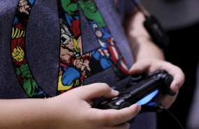 ep un joven con un mando de consola durante la segunda jornada de la madrid games week 2019 la gran ep un joven con un mando de consola durante la segunda jornada de la madrid games week 2019 la gran