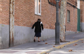ep una mujer paseauna callemadrid