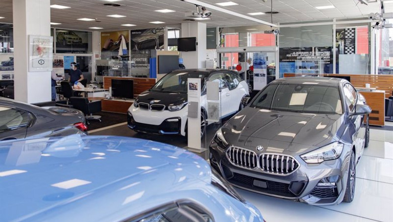 ep vehiculos en el interior de un concesionario bmw