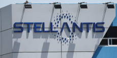 stellantis interrompt la production dans son usine d assemblage au mexique 