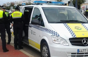 ep agentes realizan una prueba de alcolemia