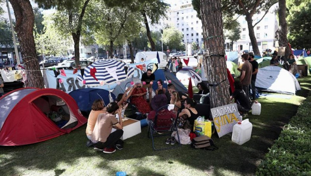 ep algunas de las personas que ha acampado frente al ministerio de transicion ecologica en protesta