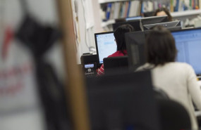 ep archivo   empleados trabajando en una oficina