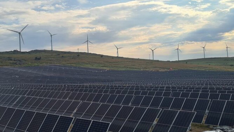 ep archivo   planta fotovoltaica y aerogeneradores en el bajo aragon historico