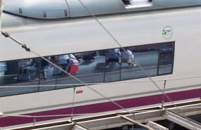 ep archivo   un vagon de tren en la estacion de atocha almudena grandes