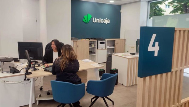 ep archivo   unicaja ofrece descuentos de hasta el 15 en seguros de vida y refuerza su oferta para