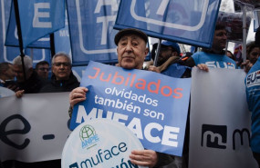 ep archivo   varias personas durante una concentracion frente a la sede central de muface