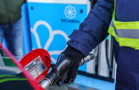ep economia- ballenoil aumentara su plantillade37 enproximos tres a