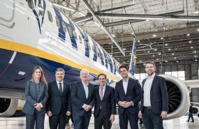 ep el alcalde de madrid jose luis martinez almeida y el ceo de ryanair dac eddie wilson durante la