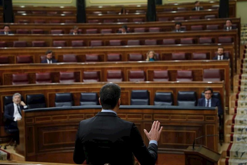 https://img1.s3wfg.com/web/img/images_uploaded/c/5/ep_el_presidente_del_gobierno_pedro_sanchez_de_espaldas_en_un_pleno_del_congreso_durante_el.jpg