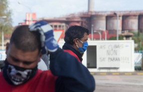 ep empleados de alcoa en san cibrao lugo en una de sus movilizaciones