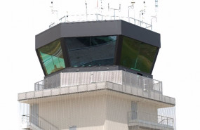 ep fanal de la torre de control del aeropuerto de pamplona gestionada por enaire