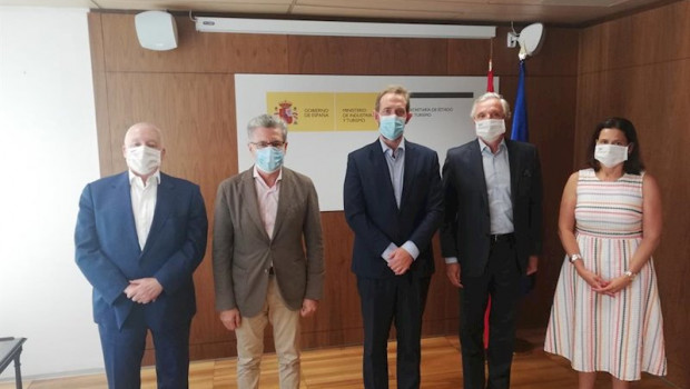 ep imagen de la reunion entre la secretaria de estado de turismo y la confederacion espanola de