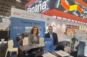 ep isabel olivares y julio vaquero de cesce en la feria sial 2024
