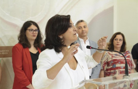 ep la candidatala presidenciala riojapsoe concha andreu duranteintervencionla ruedaprensala firmaacuerdogobernabilidadsu partido podemos-equo e izquierda unida enparlamentola rioja juntola dipu
