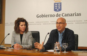 ep la consejera de sanidad del gobierno de canarias teresa cruz y el jefe del servicio de