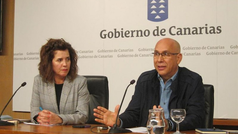 ep la consejera de sanidad del gobierno de canarias teresa cruz y el jefe del servicio de