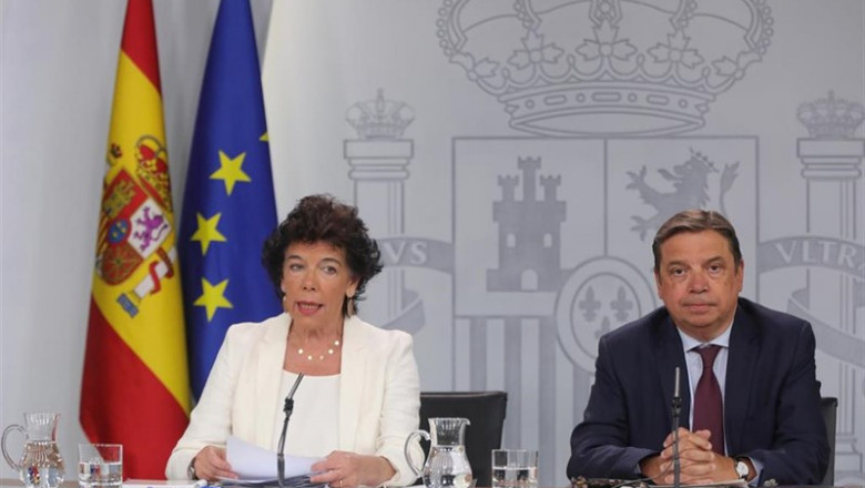 ep la portavozgobiernoministraeducacionfunciones isabel celaa yministroagriculturapescafunciones luis planas duranteruedaprensaconsejoministrosla moncloa