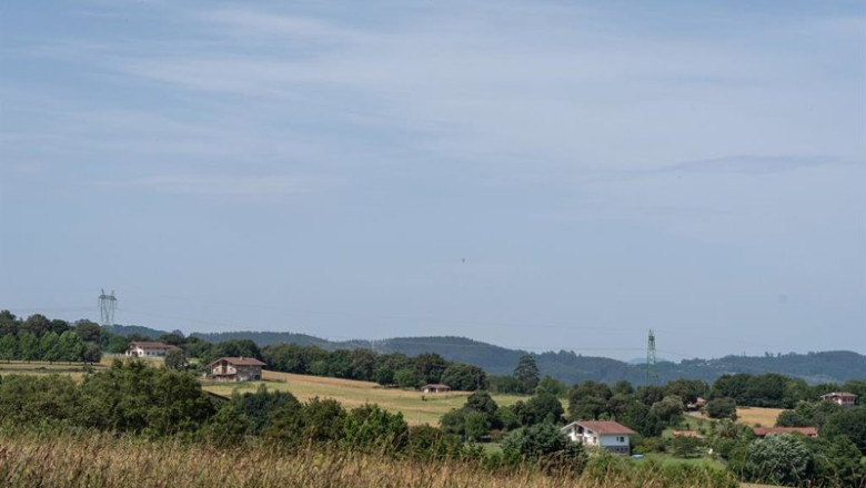 Líneas de alta tensión entre Gatika y Lemoiz previstas para su desmantelamiento dentro del proyecto de interconexión eléctrica de Red Eléctrica, a 25 de junio de 2025, en Gatika, Vizcaya, País Vasco (España). | Iñaki Berasaluce - Europa Press ep lineas de alta tension entre gatika y lemoiz previstas para su desmantelamiento dentro del