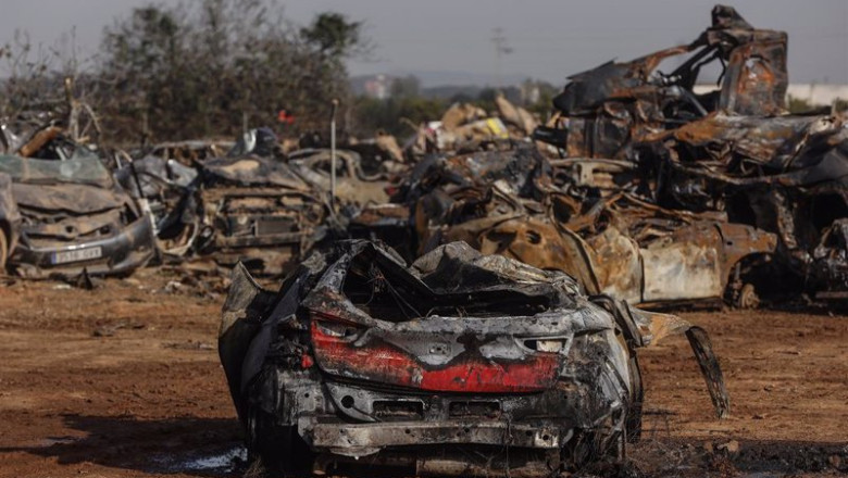 ep los restos del incendio de la campa de residuos y vehiculos de la dana originado ayer a 17 de ep los restos del incendio de la campa de residuos y vehiculos de la dana originado ayer a 17 de
