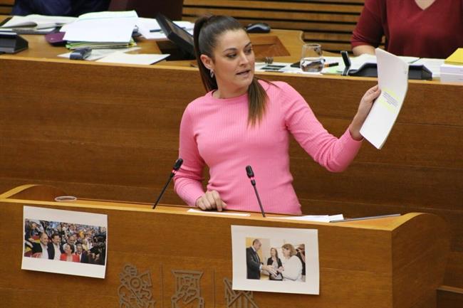 Mireia Mollà en la tribuna de las Corts | TWITTER COMPORMÍS CORTS ep mireia moll entribunalas corts