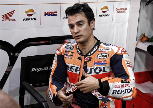 El piloto español de MotoGP Dani Pedrosa (Repsol Honda) en su box | REPSOL MEDIA - Archivo ep piloto espanolmotogp dani pedrosa repsol honda enbox