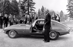 ep presentacion del modelo e type en el salon del automovil de ginebra suiza en marzo de 1961